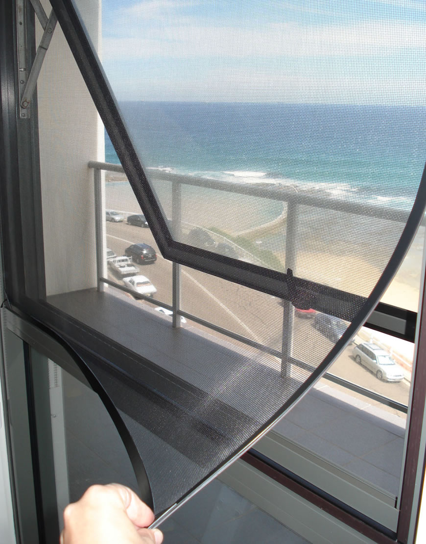 magnetic flyscreen for push out windows